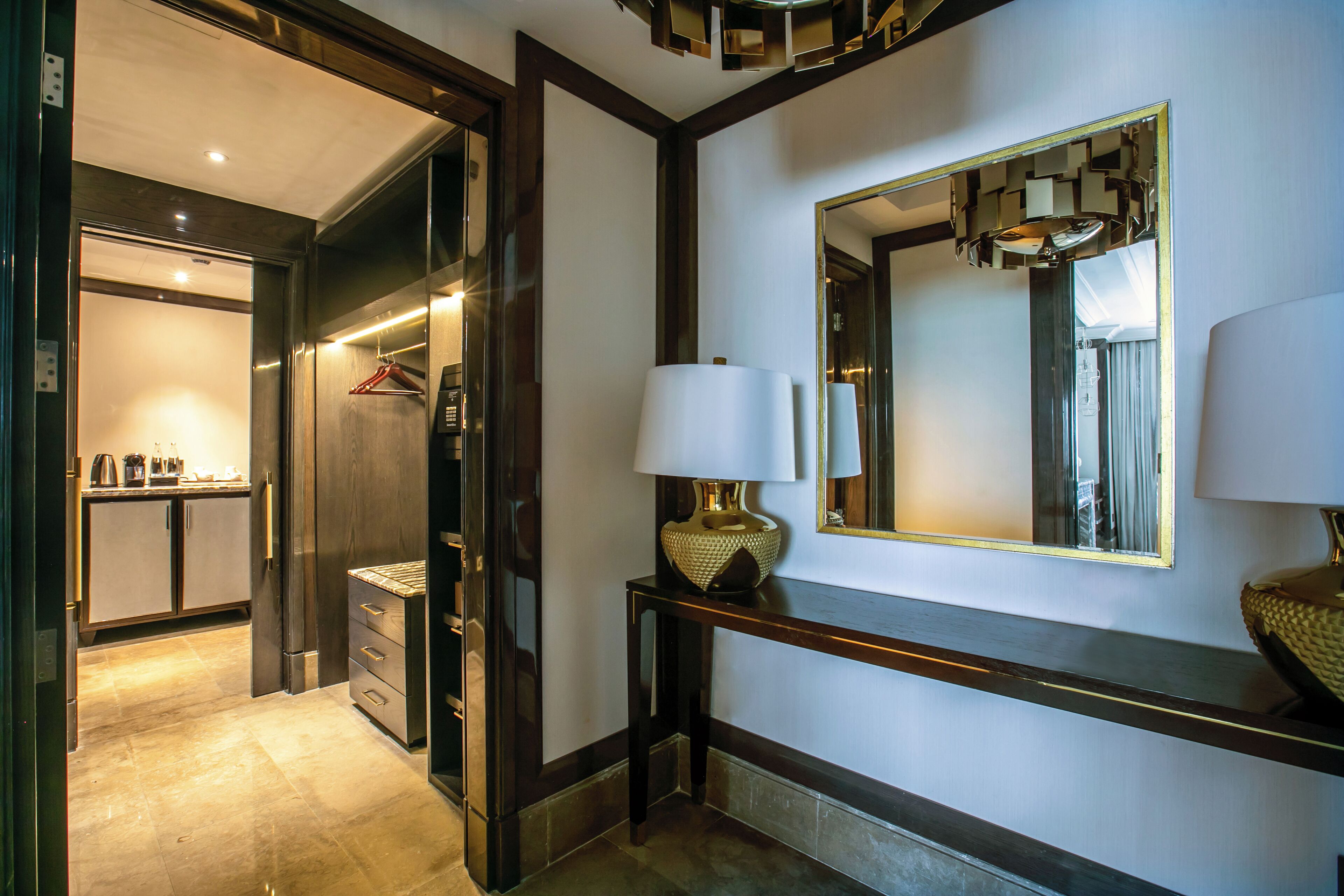 royal amman suite | wardrobe