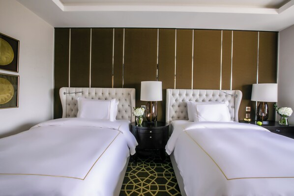 Premium bedding, down duvets, minibar, in-room safe - Fairmont Amman (Amman)
