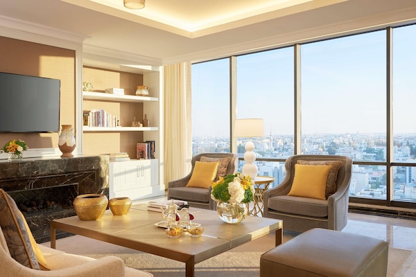 Ropa de cama de alta calidad, cubrecamas y minibar