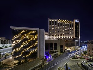 Front of property - evening/night - Fairmont Amman (Amman)