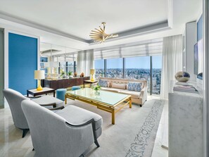 高級寝具、羽毛の掛け布団、ミニバー、セーフティボックス (室内)