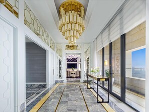 PENTHOUSE SUITE | Ropa de cama de alta calidad, edredones de plumas, minibar y caja fuerte