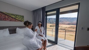 Deluxe Room, 1 King Bed | Premium bedding, minibar, in-room safe, desk - ANEW Resort Vulintaba Newcastle (Newcastle)