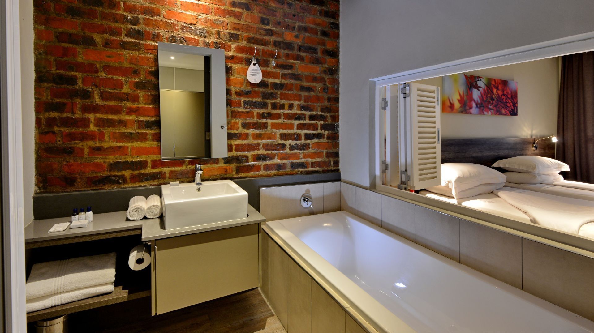 family room (standard) | bathroom | separate bathtub and shower, deep-soaking bathtub, free toiletries