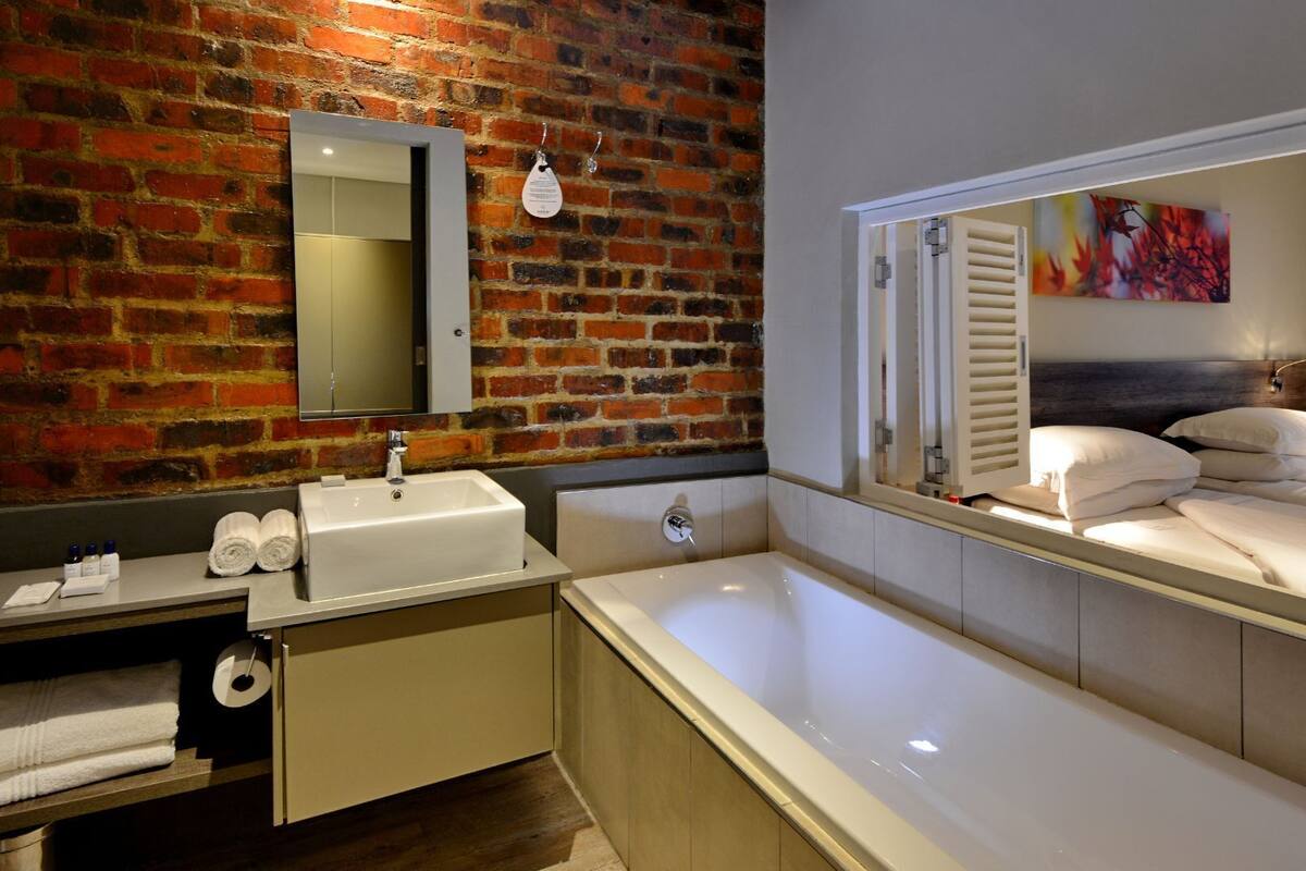 family room (standard) | bathroom | separate bathtub and shower, deep-soaking bathtub, free toiletries