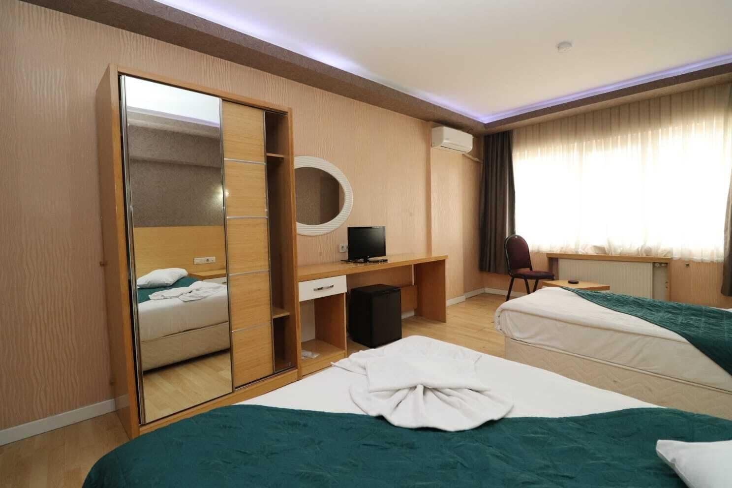 Chambre Classique avec lits jumeaux, 1 chambre | Articles gratuits dans le mini-bar, bureau, fer et planche à repasser