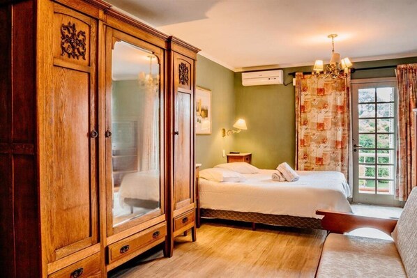 Frigobar, Wi-Fi de cortesia, roupa de cama