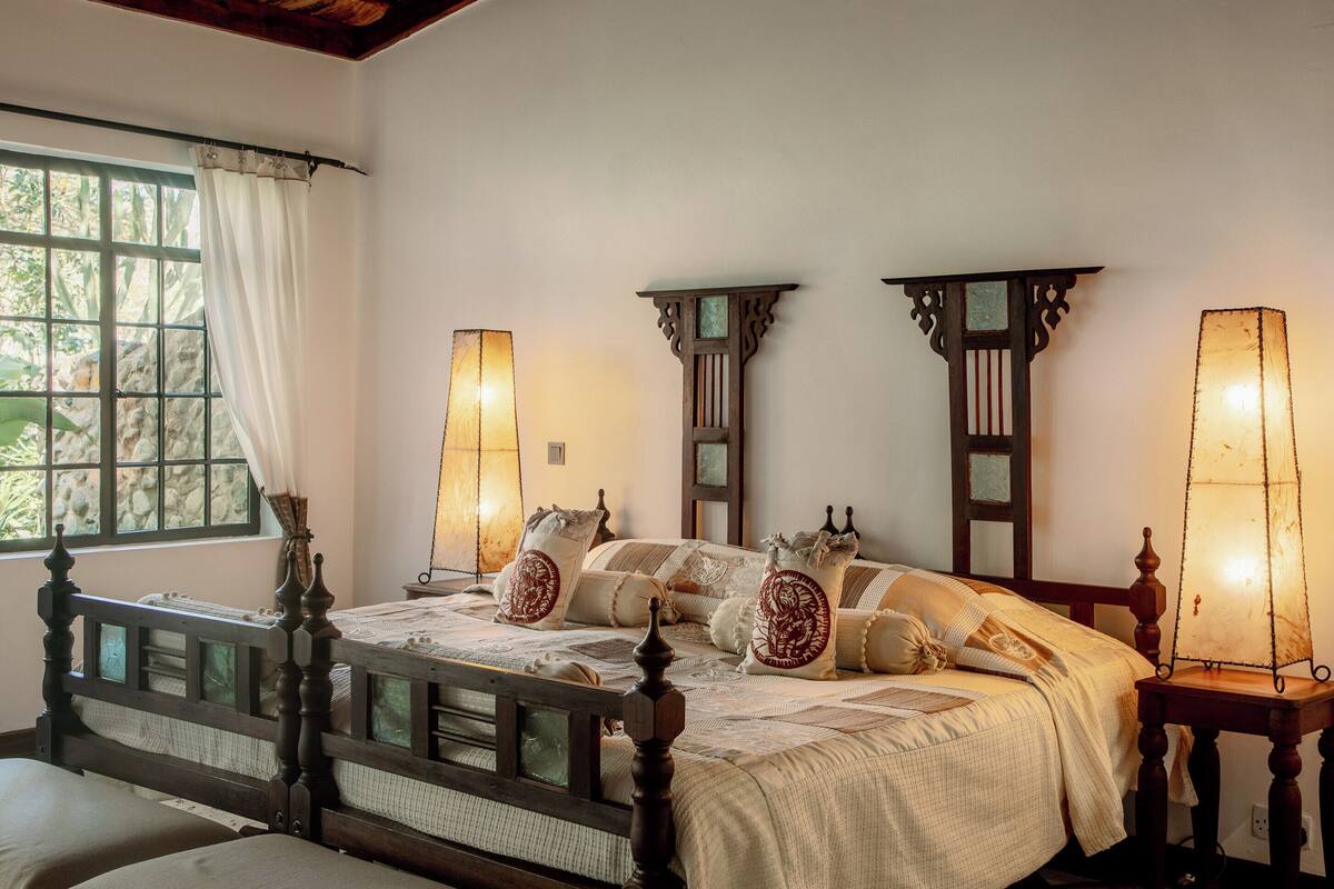 Suite | Egyptian cotton sheets, premium bedding, down comforters