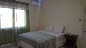 1 bedroom, premium bedding, iron/ironing board, free WiFi - Executive Suites - Palms of Ottawa (Kingston)