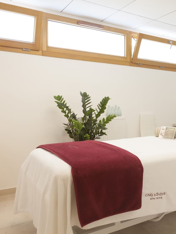 Couples treatment room(s), sauna, steam room, body treatments