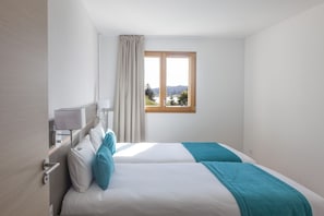 Family Suite, Multiple Beds, Lake View | 1 bedroom, minibar, in-room safe, desk - Hôtel Spa Les Rives Sauvages (Malbuisson)