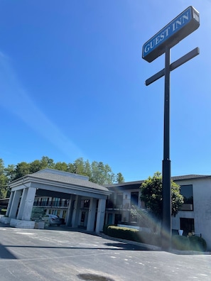 Front of property - Guest Inn (Lake City)
