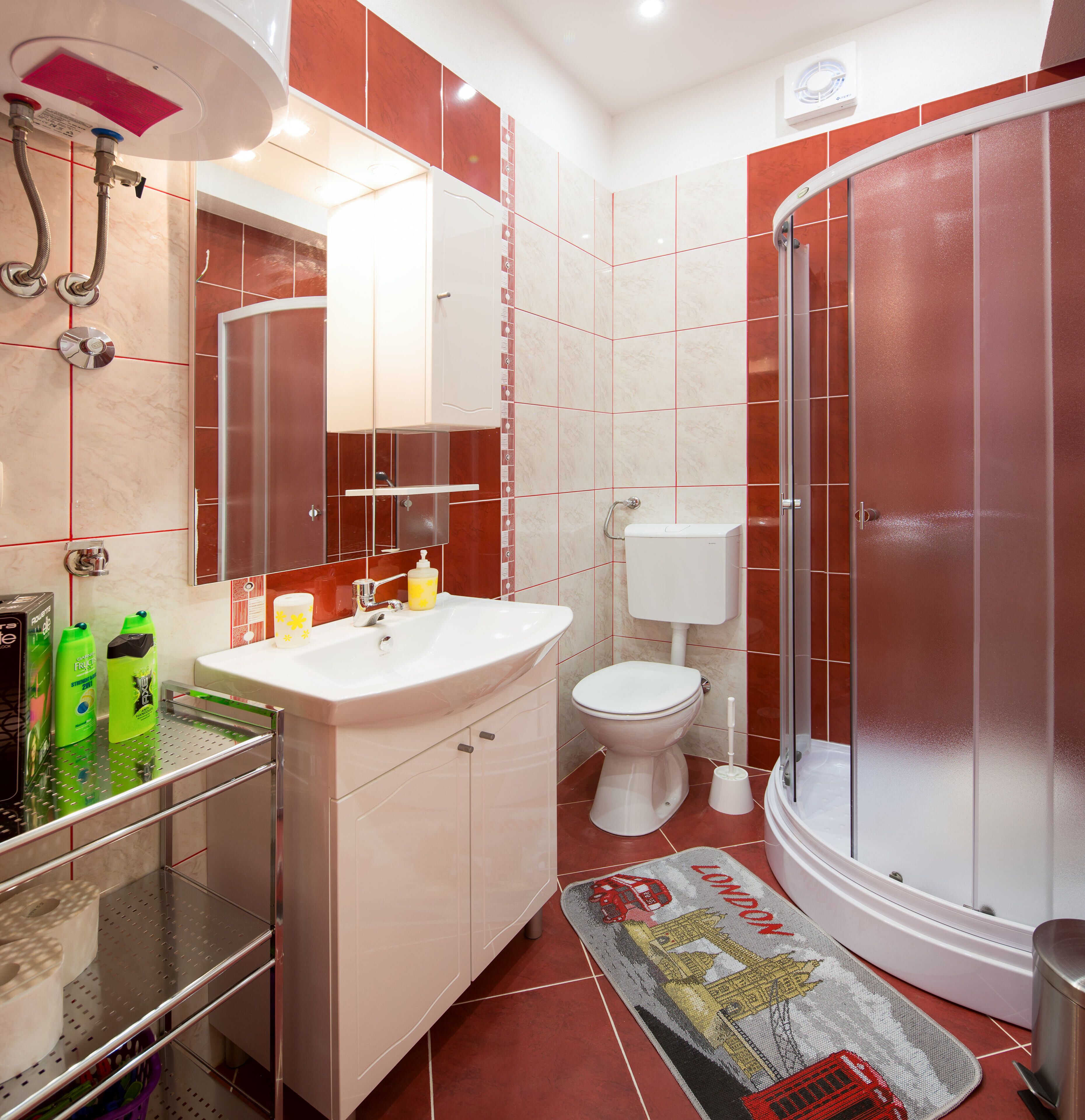 shower, free toiletries, hair dryer, towels
