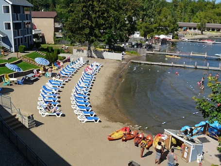 Playa privada, sillas reclinables de playa, kayak
