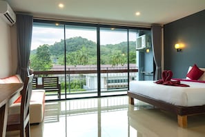 Minibar, in-room safe, desk, iron/ironing board - Ao Nang O2 Boutique Hotel (Krabi)
