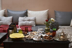 Standard Double Room, 1 Bedroom, Non Smoking, Courtyard View | Living room | IPod dock, MP3 dock, smart speakers, printers - Riad Jenan Adam (Marrakech)