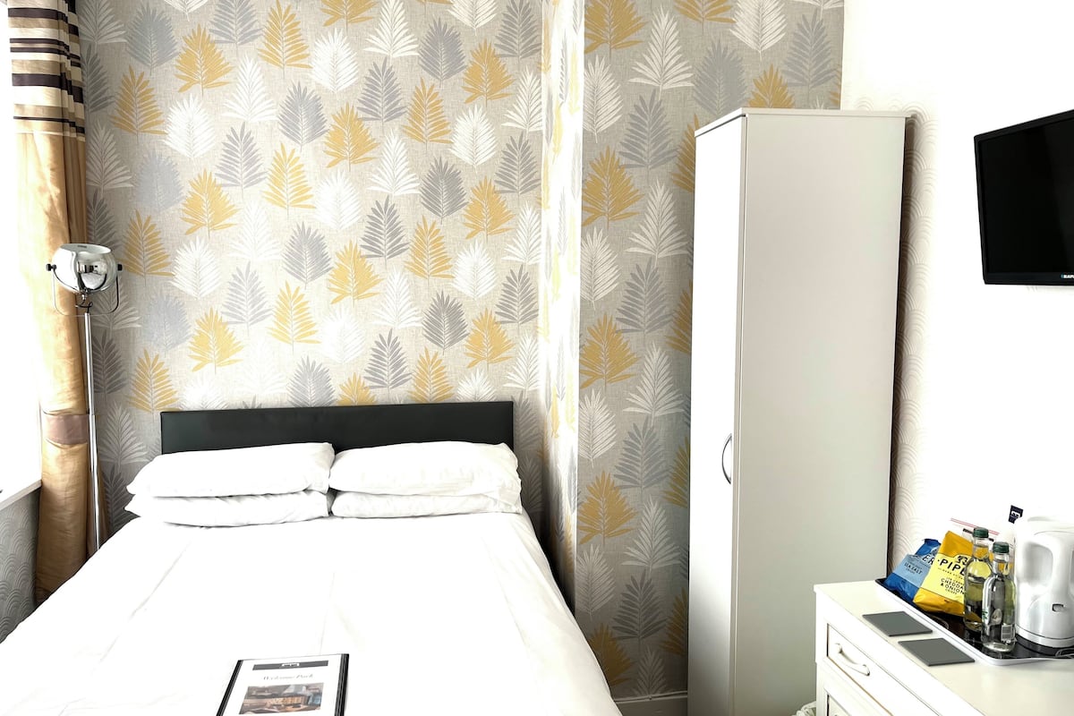 Quarto casal (room 3) | Ferros/tƔbuas de passar roupa, Wi-Fi de cortesia, roupa de cama