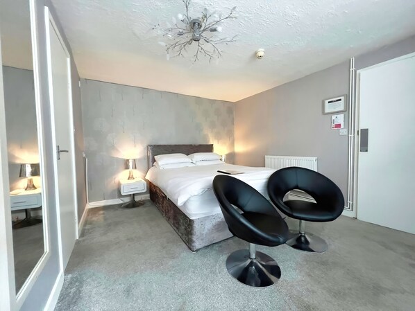 Double Room (Large) | Iron/ironing board, free WiFi, bed sheets - Bella Vista Lodge (Blackpool)
