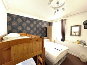 Camera familiare (Family room 4) | Ferro/asse da stiro, Wi-Fi gratuito, lenzuola