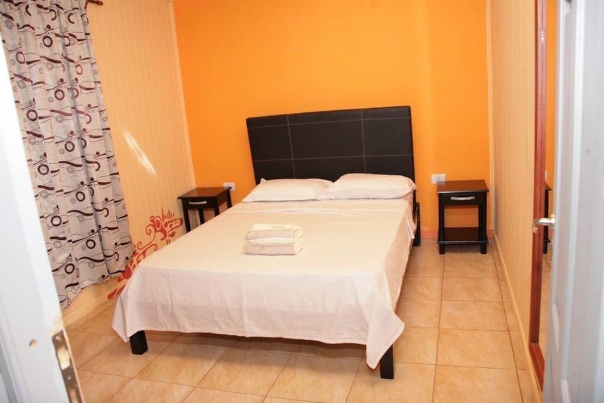 Cabin (Double) | Iron/ironing board, rollaway beds, free WiFi