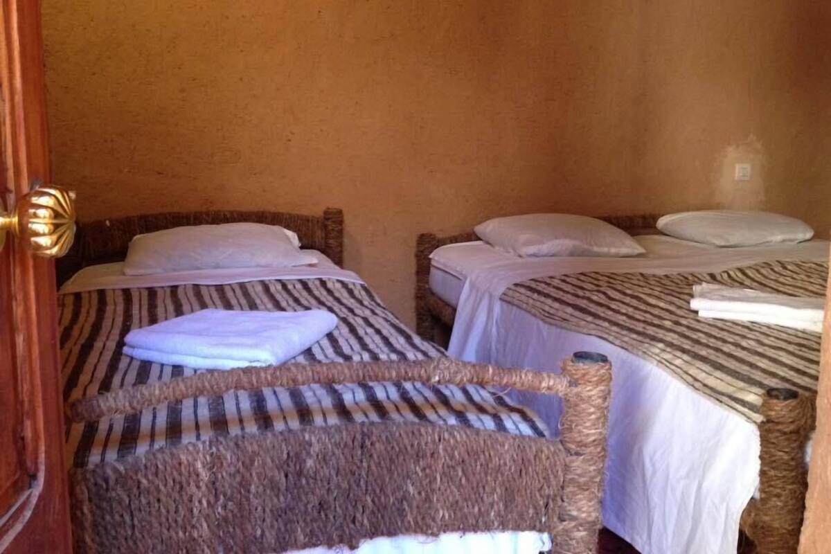 Wifi gratis y ropa de cama