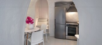 Cosmoia Cave House
