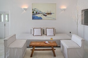 Maison Supérieure | Salle de séjour | Télévision à écran plat de 32 pouces avec chaînes par satellite