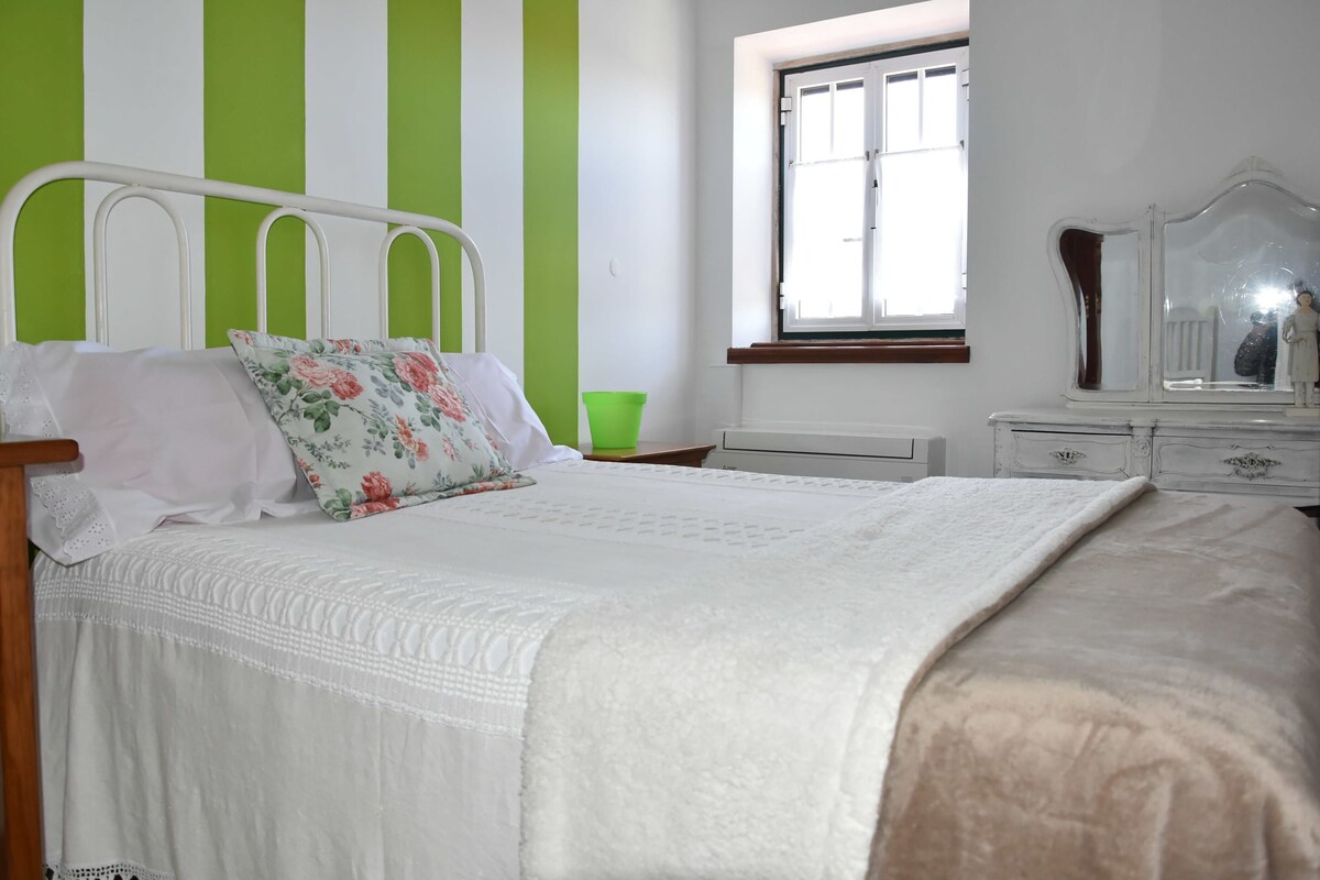 Decoración personalizada, muebles diferentes y escritorio 