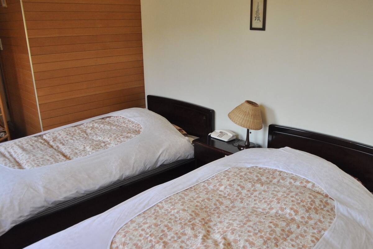 Zweibettzimmer, eigenes Bad (4th Floor)