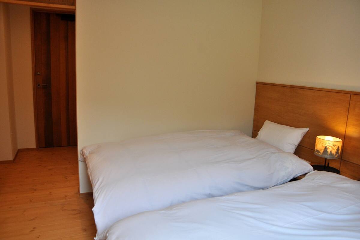Zweibettzimmer, Gemeinschaftsbad (Mountain)