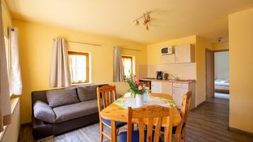 Apartamento familiar, 2 habitaciones | Caja fuerte, escritorio, tabla de planchar con plancha y cunas (de pago)