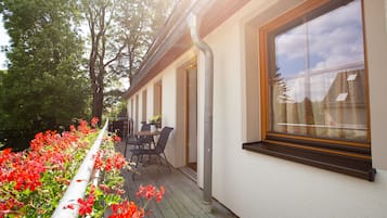 Dreibettzimmer | Zimmersafe, Schreibtisch, BĂŒgeleisen/BĂŒgelbrett, Babybetten