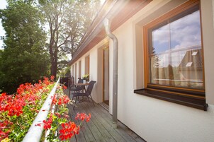 Caja de seguridad en la habitación y escritorio 