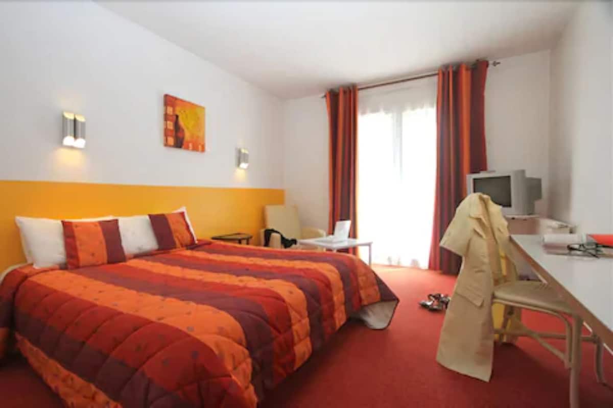 Habitación doble | Escritorio, camas extra gratis y wifi gratis