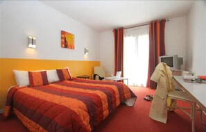 ダブルルーム | デスク、可動式ベッド (無料)、WiFi (無料)