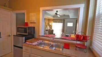 Suite, 1 King Bed, Kitchenette, Garden Area | Private kitchenette