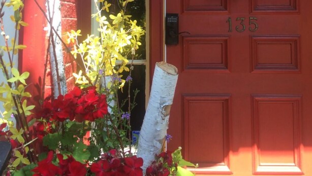 A red door with the number 135, a wreath, and a window with Yelp and TripAdvisor signs. - Inn at Park Spring (Portland)