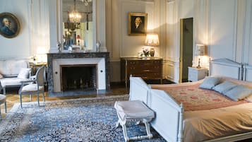 Deluxe Suite | Premium bedding, desk, free WiFi