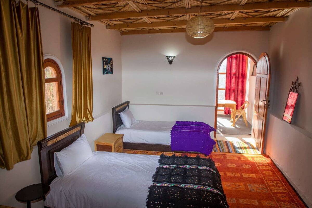 Twin Room, Accessible | Soundproofing, iron/ironing board (on request), WiFi (free), bed sheets