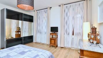 Apartment, 2 Bedrooms | 2 bedrooms, desk, iron/ironing board, cots/infant beds