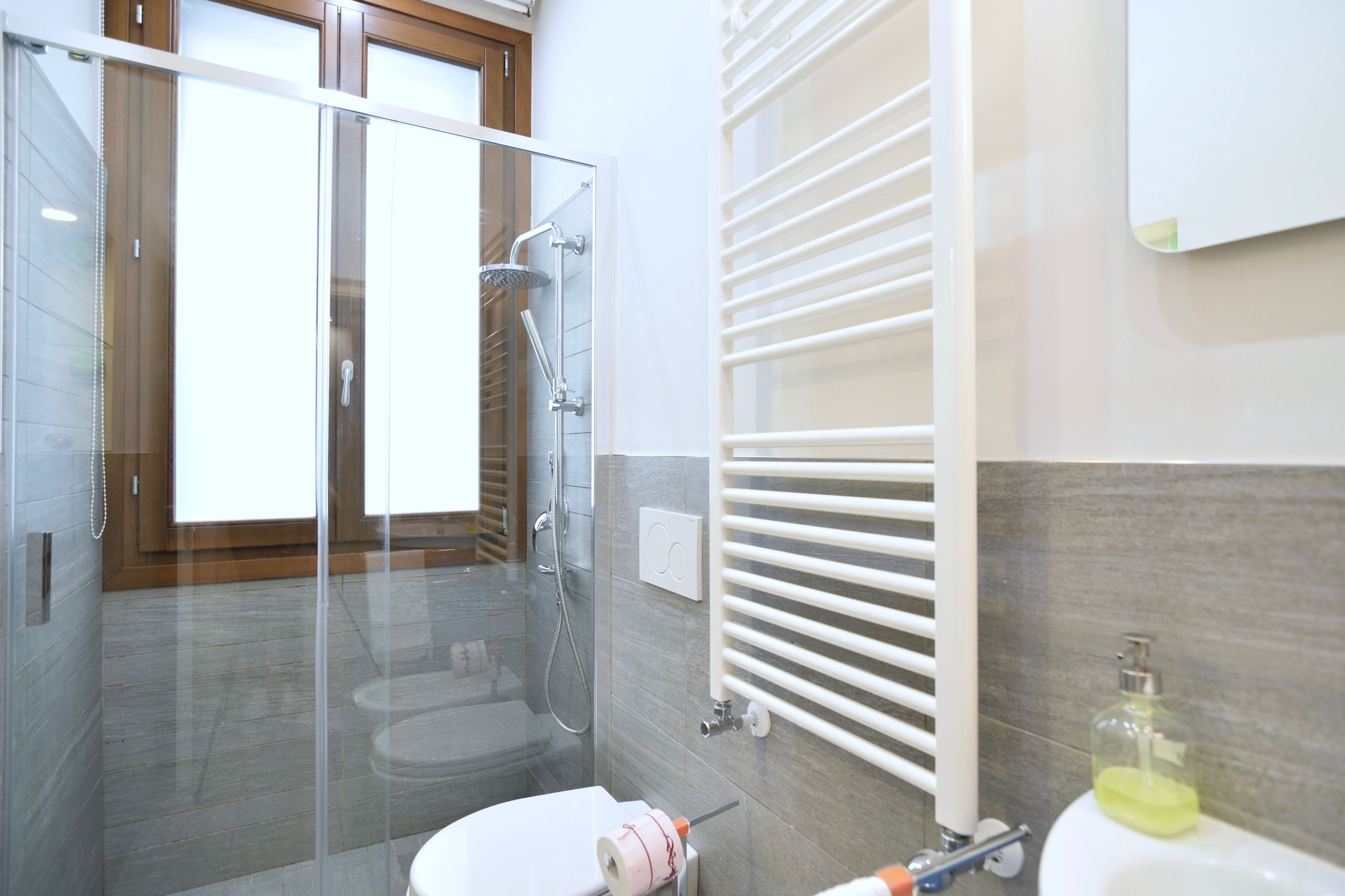 Apartment, 2 Bedrooms | Bathroom | Shower, free toiletries, hair dryer, bidet