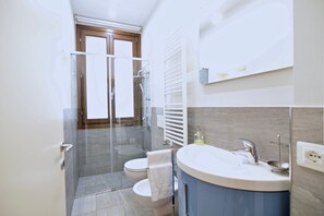 Apartment, 2 Bedrooms | Bathroom | Shower, free toiletries, hair dryer, bidet - Ca' Etta (Venice)