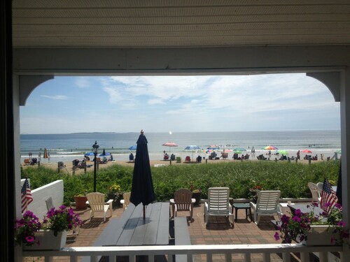 The Sandpiper Beachfront Motel