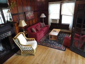 32-inch flat-screen TV with cable channels, TV - The Sandpiper Beachfront Motel (Old Orchard Beach)