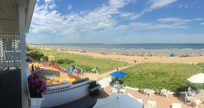 The Sandpiper Beachfront Motel