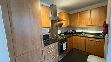 City-Apartment, 1 Schlafzimmer, Stadtblick | Eigene Küche | Großer Kühlschrank, Mikrowelle, Ofen, Herdplatte