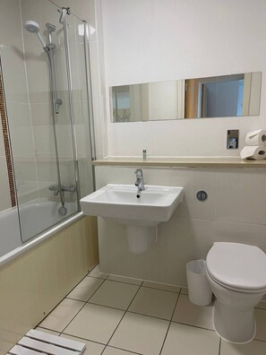City Apartment, 1 Bedroom, City View | Bathroom | Combined shower/tub, free toiletries, hair dryer, towels - City Apartments Milton Keynes The HUB (Milton Keynes)