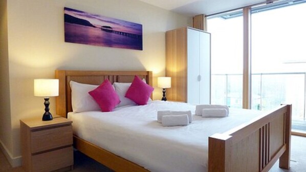 Appartement Ville, 3 chambres | Fer et planche à repasser, lit parapluie, Wi-Fi gratuit