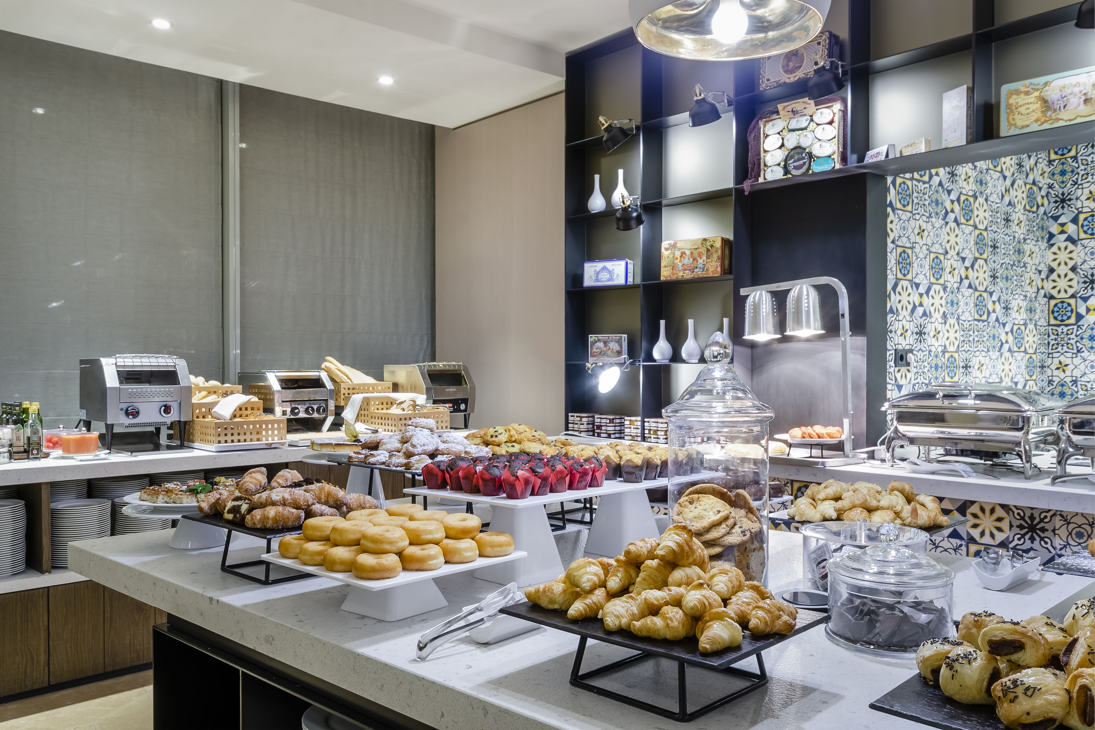 Daily buffet breakfast for a fee