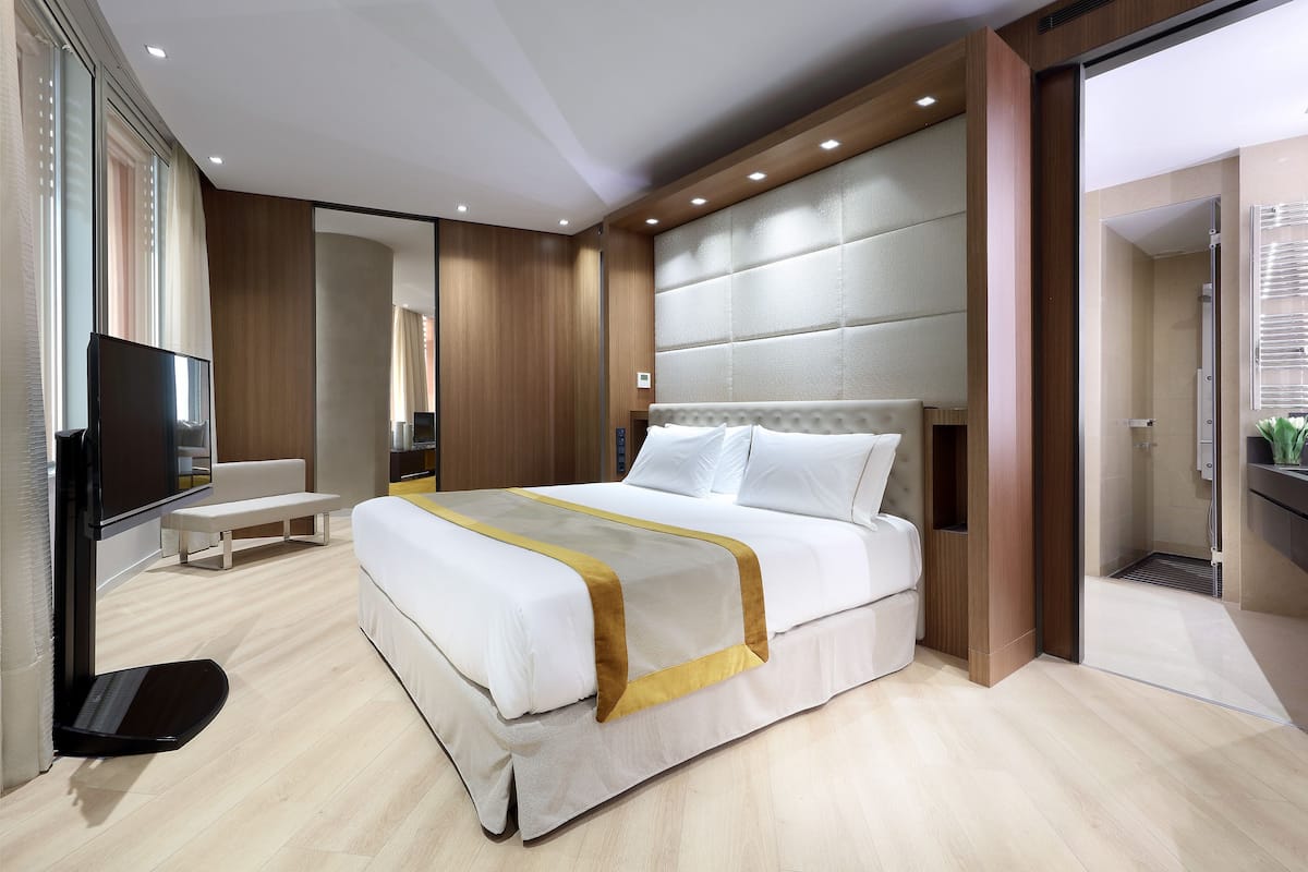 Suite familiar | Minibar, caja de seguridad en la habitación y escritorio